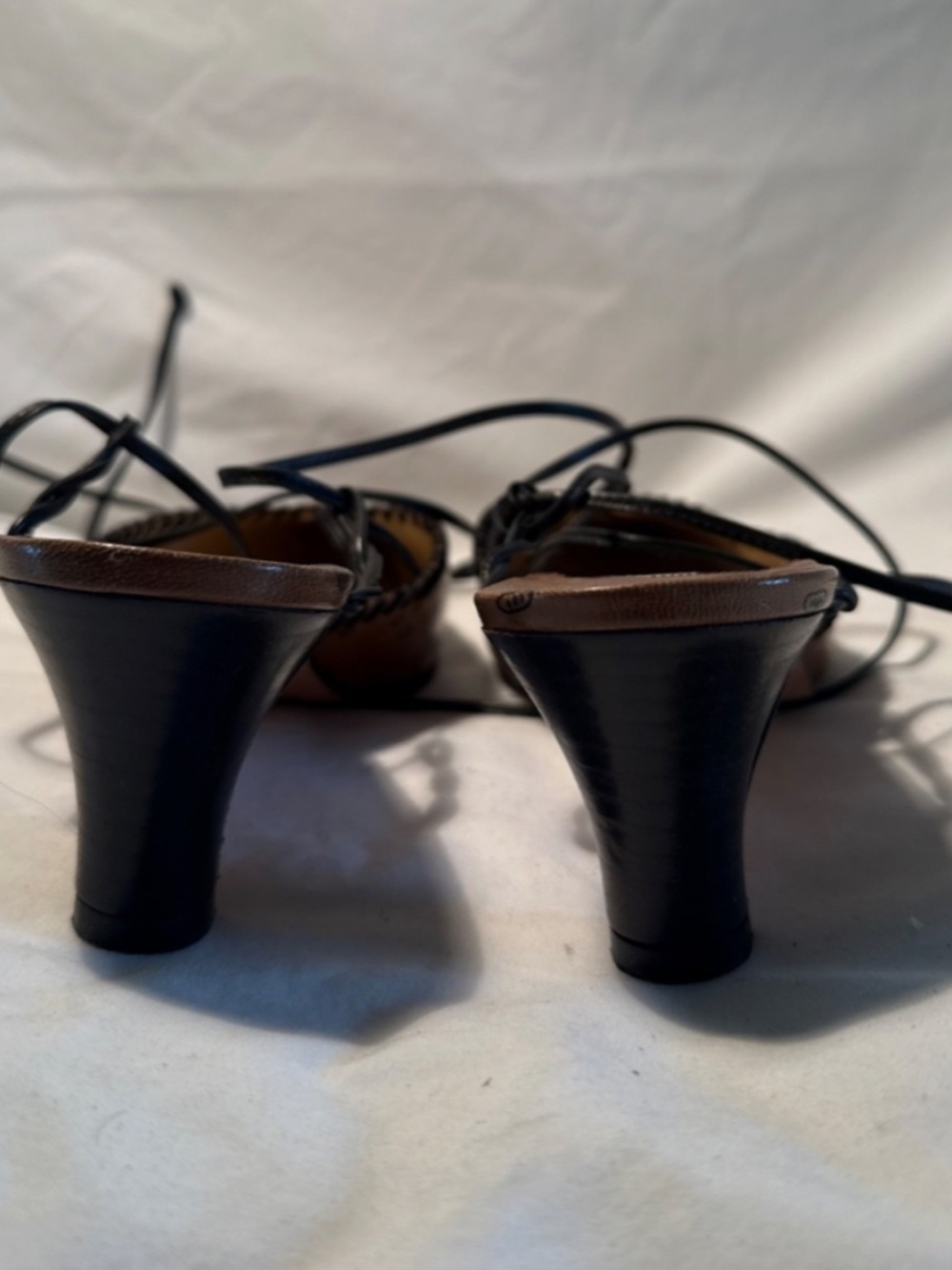 Vintage Brown Tie Up Manolo Blahnik Kitten Heels - Picture 4 of 5